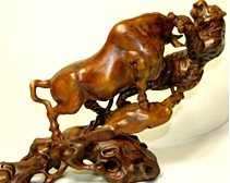 тигр и буйвол, деревянная резная скульптура
