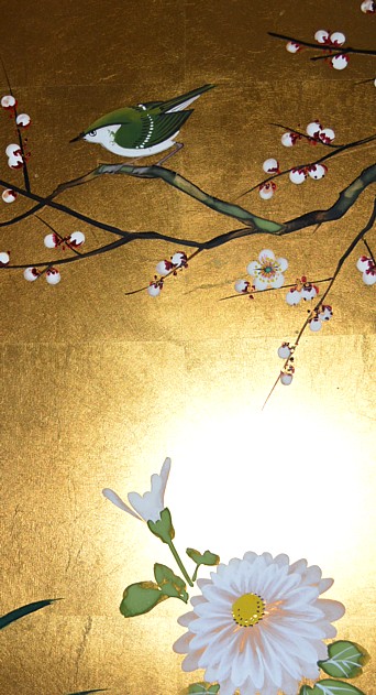 соловей на ветке сакуры, японский рисунок на ширме