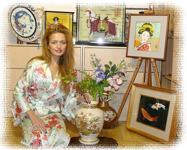 японская картина и антикварные японске фарфоровые вазы