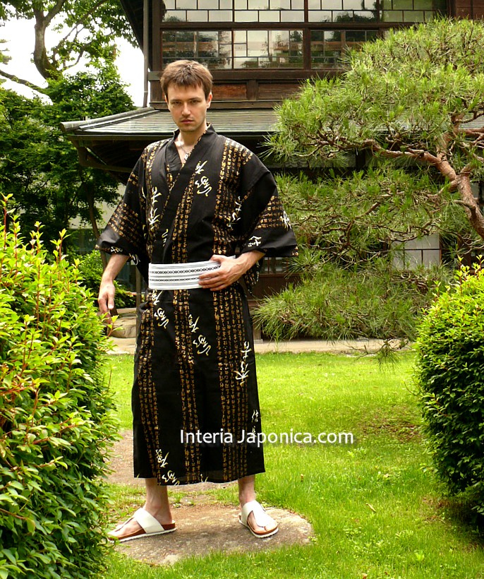 японское мужское кимоно из хлопка. традиционная японская одежда