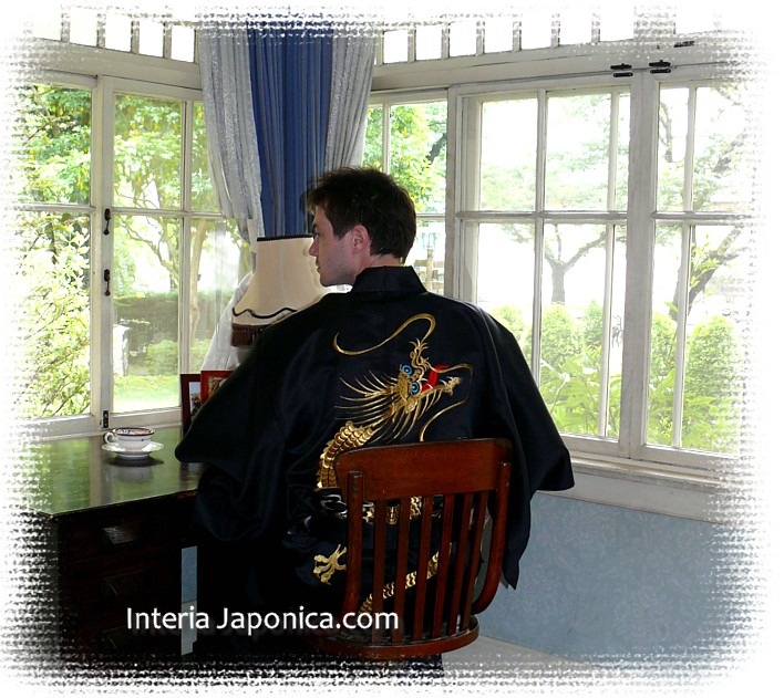 японский  халат-кимоно с вышивкой Лунный Дракон, сделано в Японии
