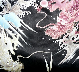 деталь рисунка ткани японского шелкового мужского халата-кимоно