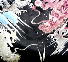 деталь рисунка ткани японского шелкового мужского халата-кимоно