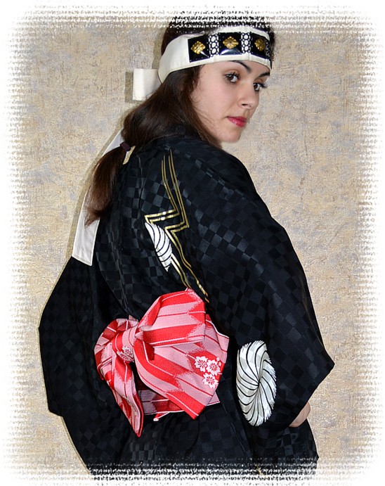 японское женское кимоно и пояс оби