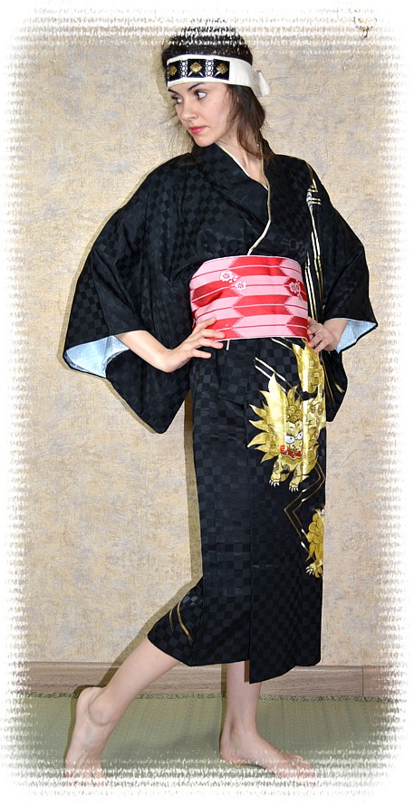 японское кимоно и пояс-оби в виде бабочки
