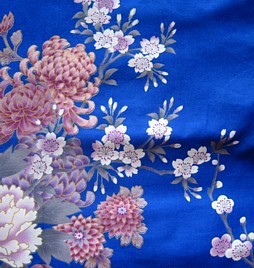 деталь рисунка ткани японского женского халата- кимоно