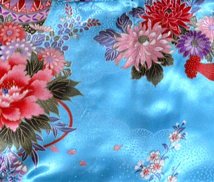 деталь рисунка ткани японского кимоно бирюзового цвета