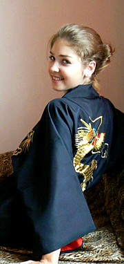 жемский халатик-кимоно с вышивкой, сделано в Японии
