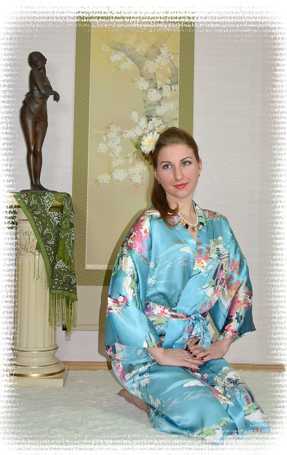 японский  шелковый  халатик-кимоно