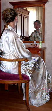 женский шелковый халат- кимоно, сделано в Японии
