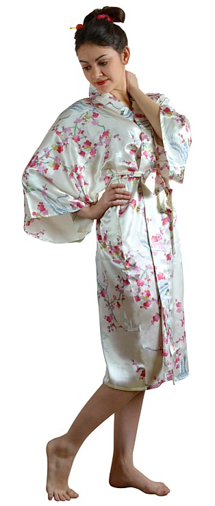 женский  шелковый халатик-кимоно, сделано в Японии