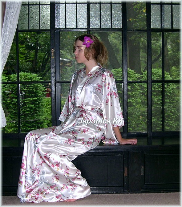 японское кимоно из натурального шелка - стильная женская одежда для дома