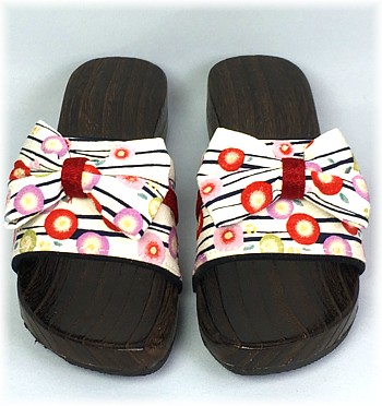 японская обувь ручной работы из дерева и ткани кимоно