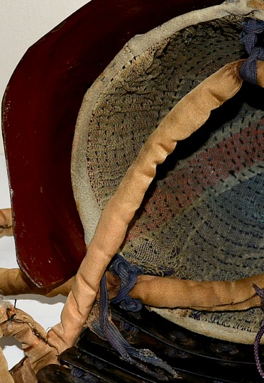 боевой шлем самурая - кабуто. деталь внутренней части 
