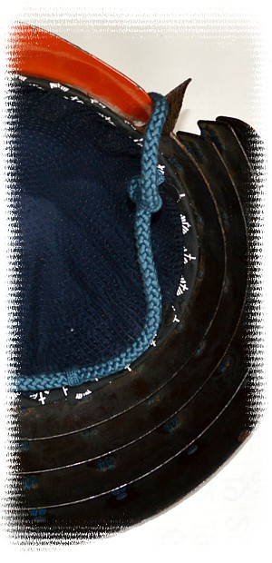 самурайский боевой шлем: деталь внутренней подкладки после реставрации