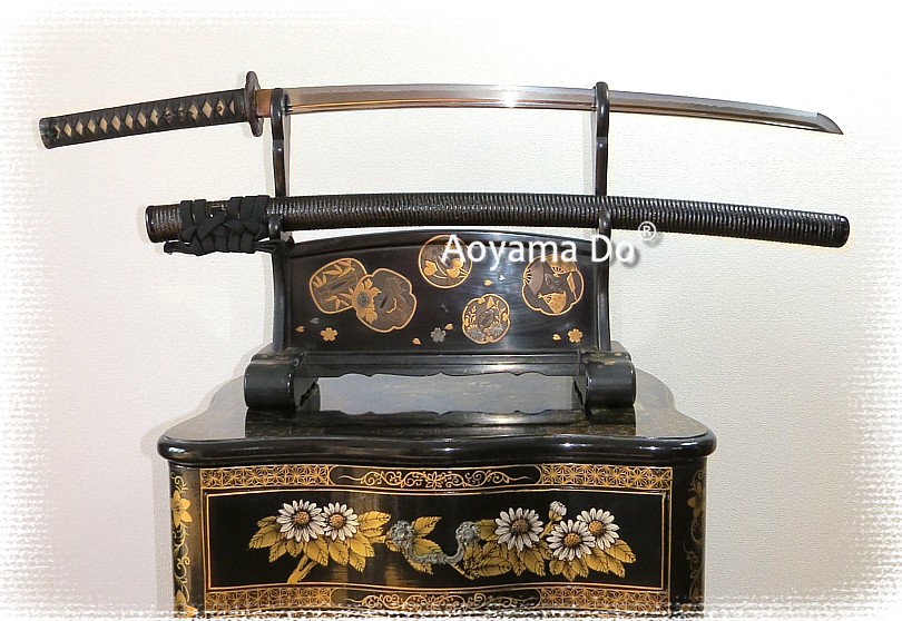 японский старинный меч на подставке