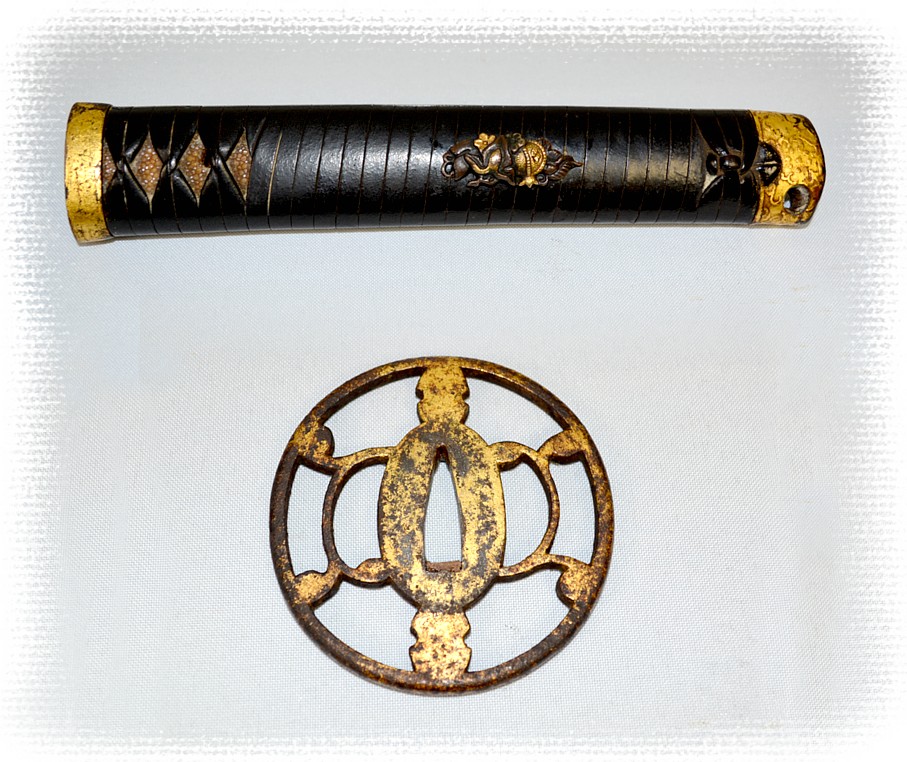гарда японского меча цуба и рукоять меча цука