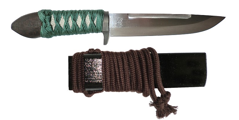 японский нож в самурайском стиле в деревянных ножнах