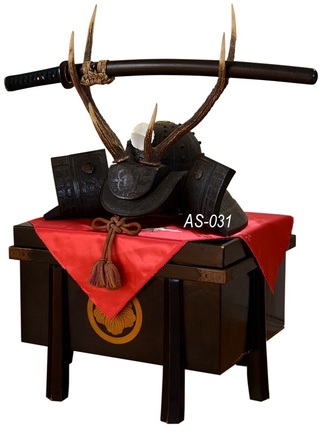 японский антиквариат:  резная подставка для японского меча в форме самурайского шлема кабуто, эпоха Мэйдзи