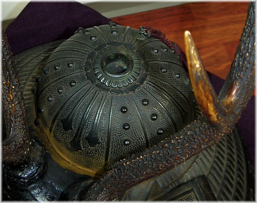 подставка для катаны в форме самурайского шлема, деталь