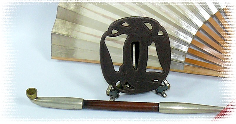 японская антикварная цуба (гарда меча) с изображениме пары стрекоз