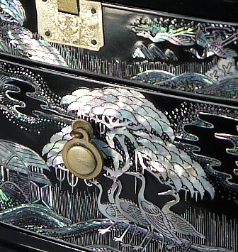 японская лаковая шкатулка для украшений, 1930-50-е гг. деталь  передней панели