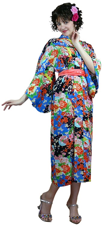 японское традиционное кимоно и шелковый пояс оби