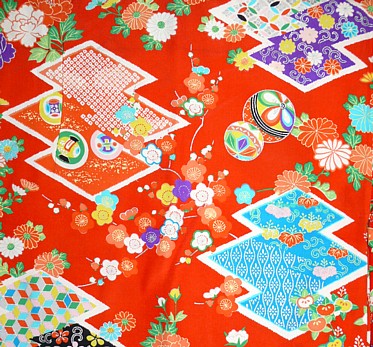 рисунок ткани японского кимоно молодой девушки