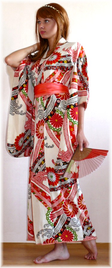 японское шелковое женское кимоно, 1920-е гг.