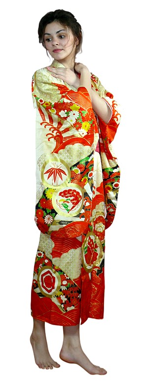 старинное японское кимоно с авторской росписью и вышивкой