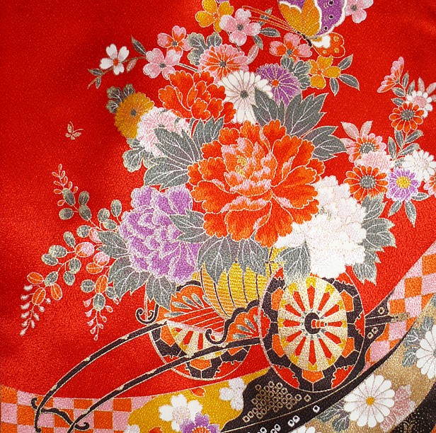 японское шелковое кимоно: рисунок ткани