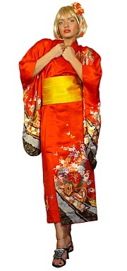 японское шелковое  кимоно с авторской росписью и вышивкой, винтаж