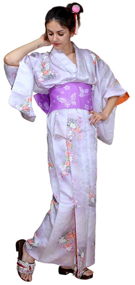 японское женское кимоно, пояс оби Бабочка и традиционная деревянная обувь