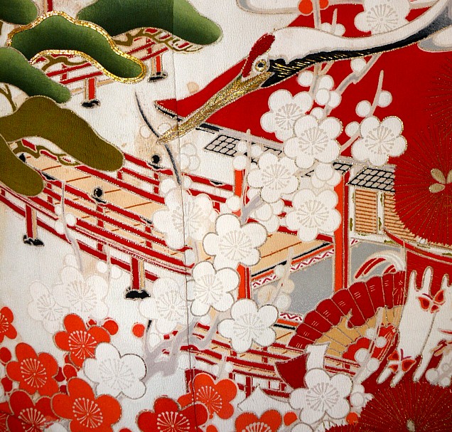 деталь рисунка и вышивки на японском антикварном кимоно